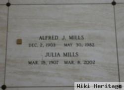 Julia Mills