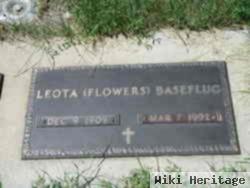 Leota Flowers Baseflug