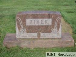 Helen D Riker