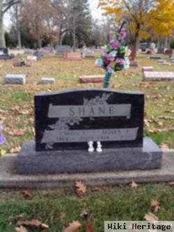 Lavon L Shane