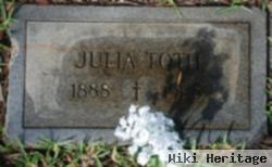 Julia Toth