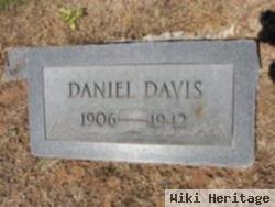 Daniel Davis