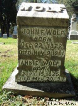 Annie Wolf