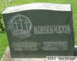 Jan J Jozefiak