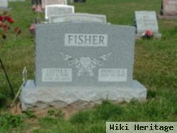 Lester E "les" Fisher