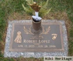 Robert "tito" Lopez