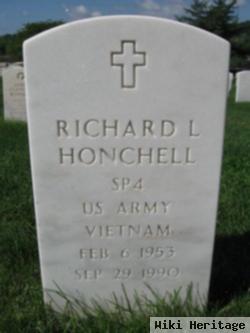 Richard L Honchell