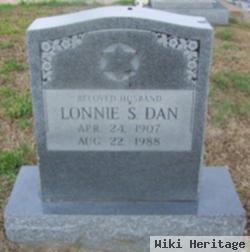 Lonnie S Dan