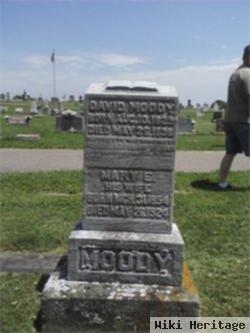 David E Moody