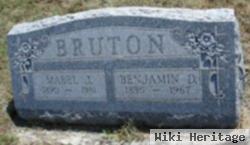 Benjamin D Bruton