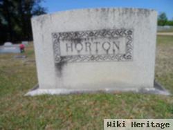 Earl L Horton