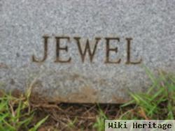 Jewel Maund