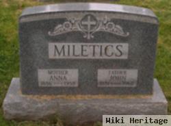 Anna Kovach Miletics