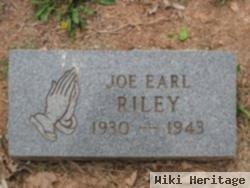 Joe Earl Riley