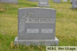 Helene E Kobernuss