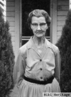 Ellen Holmquist Larue