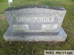 Dena Plutschouw