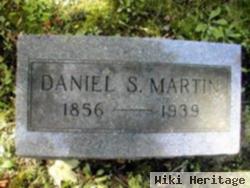 Daniel S Martin