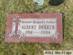 Albert Dekker