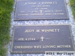 Johnie J Winnett