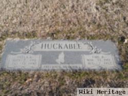 Earl R Huckabee