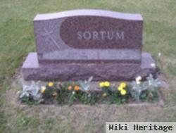 Elias M Sortum