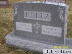 Marie E Holtz