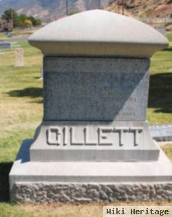 Perry C Gillette