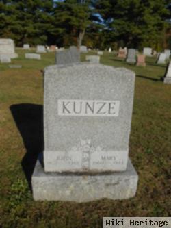 Mary Kunze