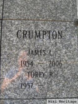 Torey R Crumpton