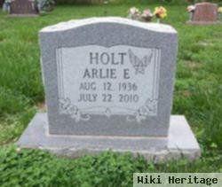 Arlie E Holt