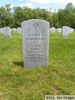 Lester L Newhouse