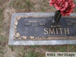 Daniel V Smith