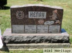 Linda R Neary Henry