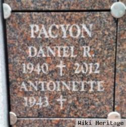 Daniel R Pacyon