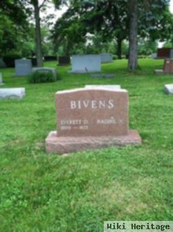 Everett D Bivens