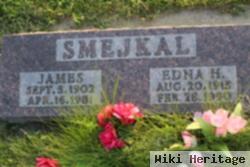 Edna H Smejkal