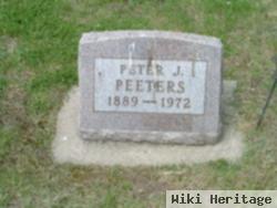 Peter J Peeters