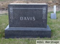 Dexcter S Davis