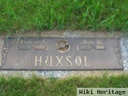 Ruth W Huxsol