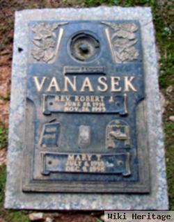 Rev Robert J Vanasek