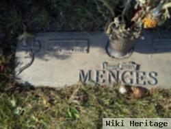 Earl R Menges