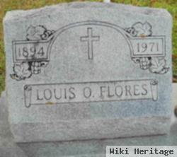 Louis Olivares Flores