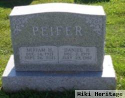 Daniel R Peifer