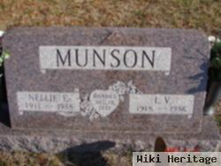 Nellie E Munson