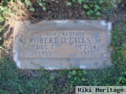 Robert D Giles, Jr