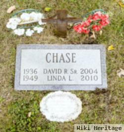 Linda L Chase