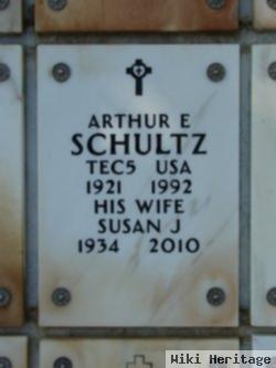 Susan J Schultz