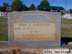 Laura Snipes Robertson