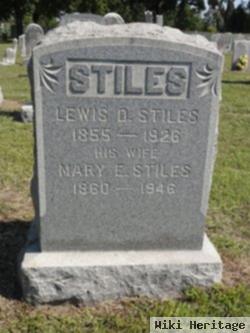 Lewis D Stiles